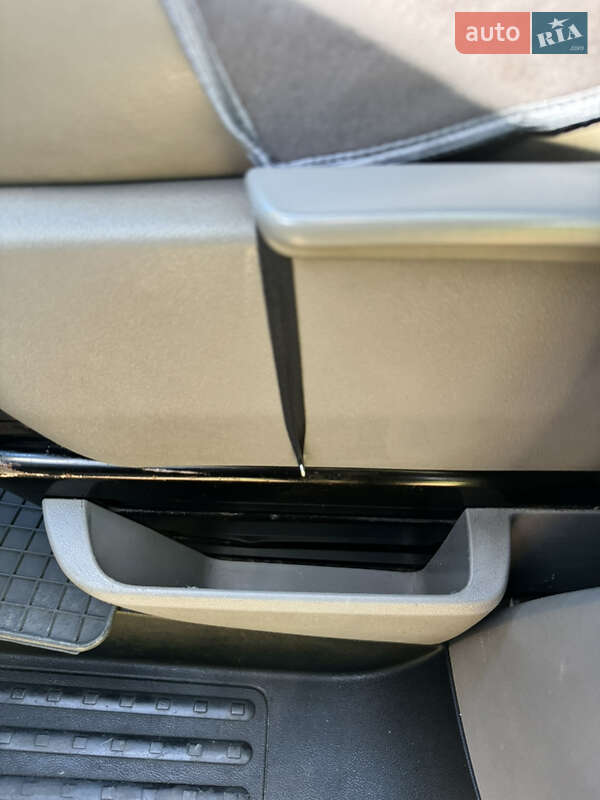 Мінівен Volkswagen Transporter 2004 в Стрию