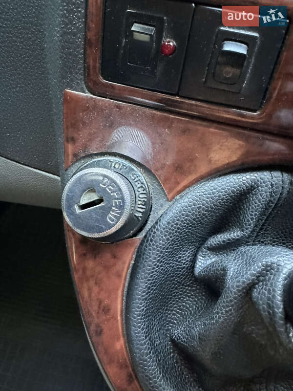 Мінівен Volkswagen Transporter 2004 в Стрию