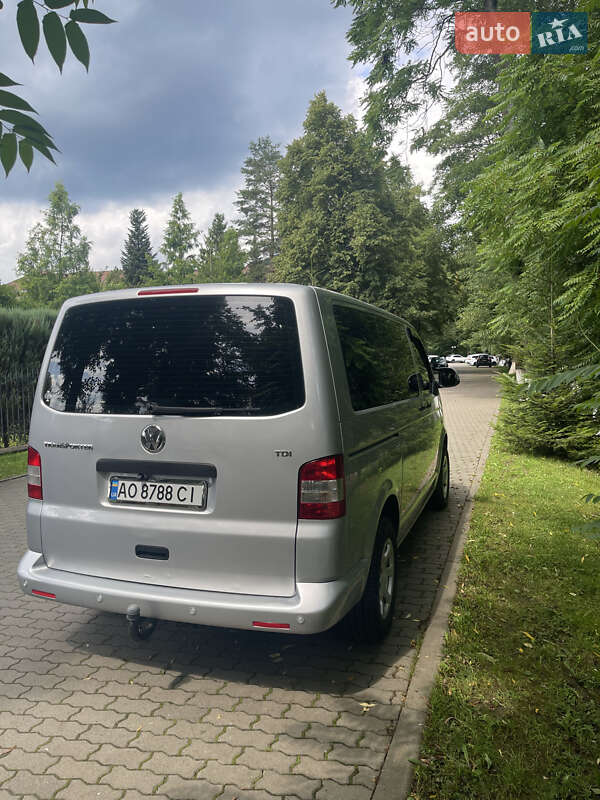 Минивэн Volkswagen Transporter 2011 в Сваляве