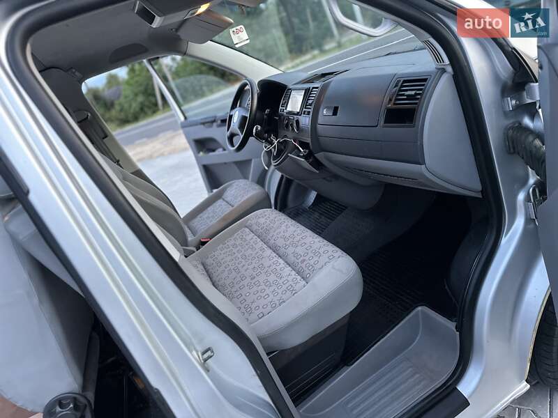 Мінівен Volkswagen Transporter 2004 в Надвірній