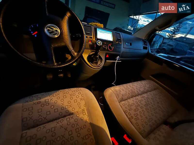 Мінівен Volkswagen Transporter 2004 в Надвірній