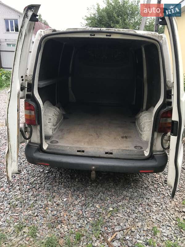 Грузовой фургон Volkswagen Transporter 2004 в Боярке