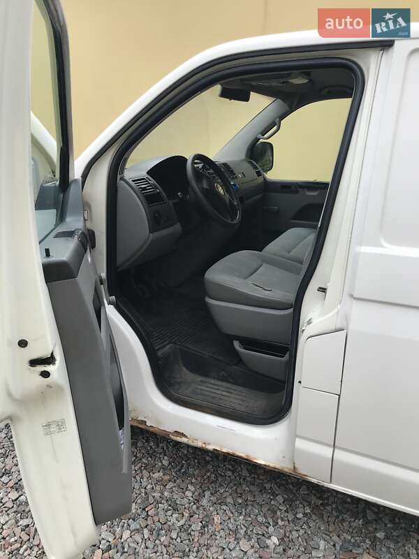 Грузовой фургон Volkswagen Transporter 2004 в Боярке
