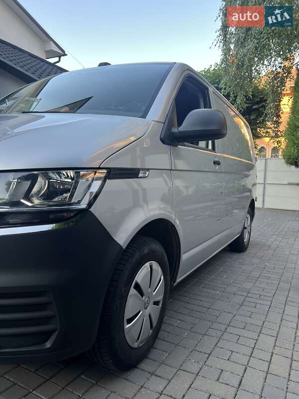 Грузовой фургон Volkswagen Transporter 2022 в Черновцах