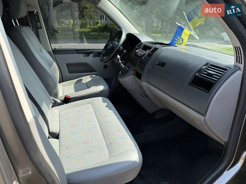 Минивэн Volkswagen Transporter 2009 в Черновцах