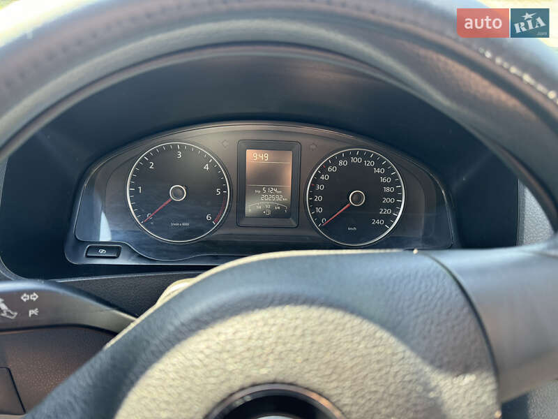 Грузовой фургон Volkswagen Transporter 2011 в Чугуеве