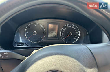 Грузовой фургон Volkswagen Transporter 2011 в 