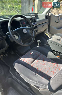 Минивэн Volkswagen Transporter 2000 в 