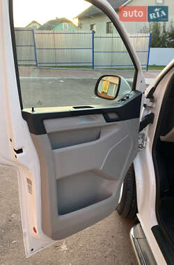 Минивэн Volkswagen Transporter 2016 в 