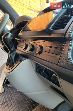 Минивэн Volkswagen Transporter 2016 в 