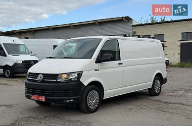 Вантажний фургон Volkswagen Transporter 2016 в Рівному