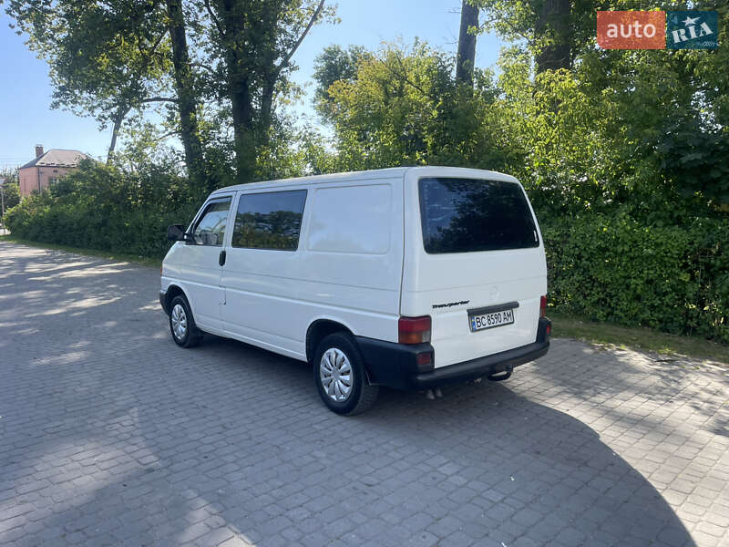Минивэн Volkswagen Transporter 2000 в Городке