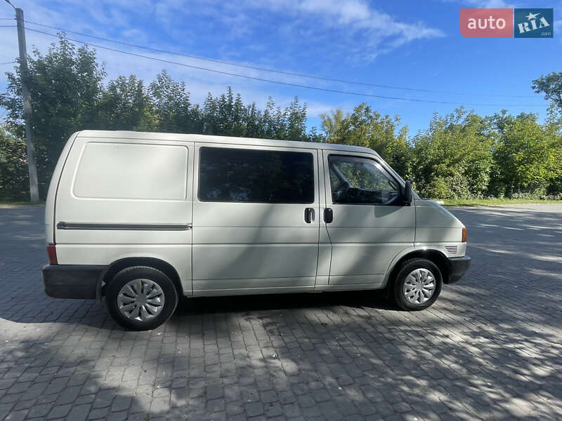 Минивэн Volkswagen Transporter 2000 в Городке