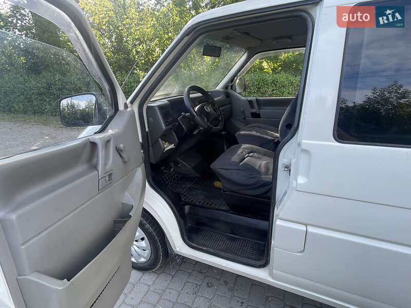 Минивэн Volkswagen Transporter 2000 в Городке