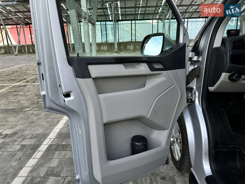 Вантажний фургон Volkswagen Transporter 2018 в Львові