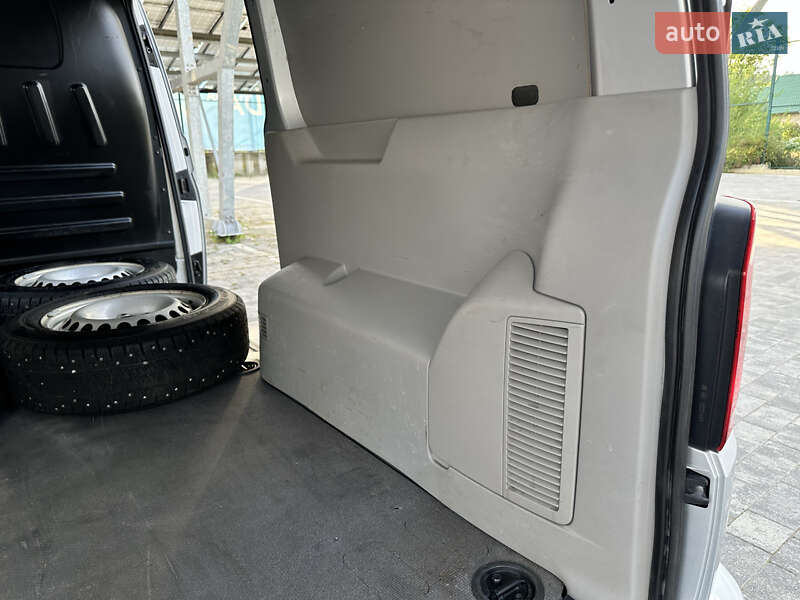 Вантажний фургон Volkswagen Transporter 2018 в Львові