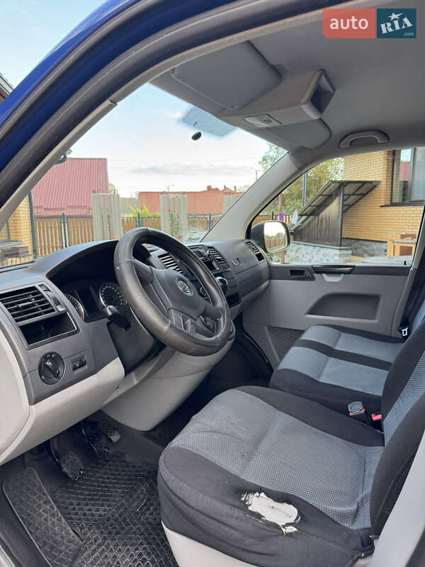 Грузовой фургон Volkswagen Transporter 2013 в Ровно
