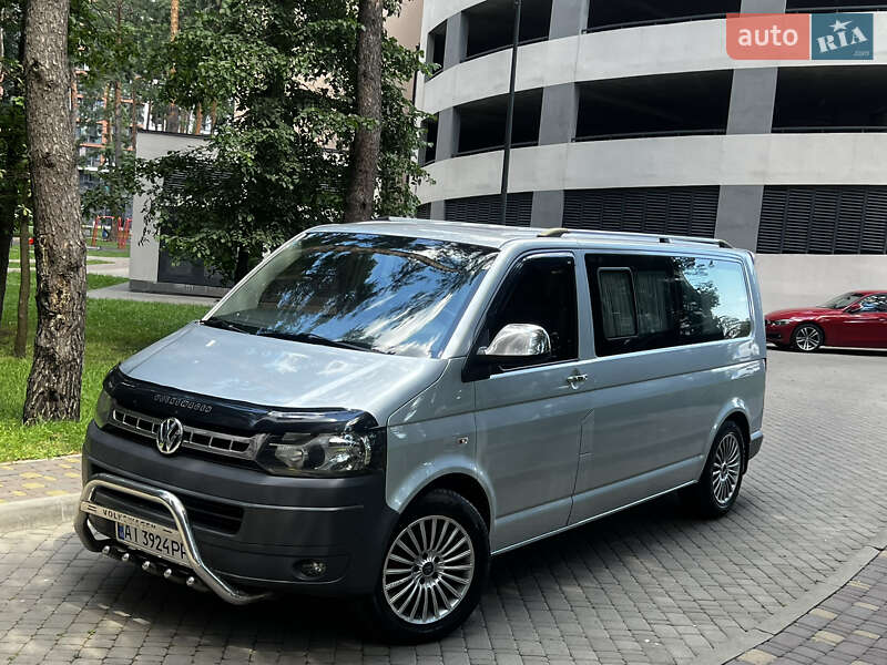 Минивэн Volkswagen Transporter 2010 в 