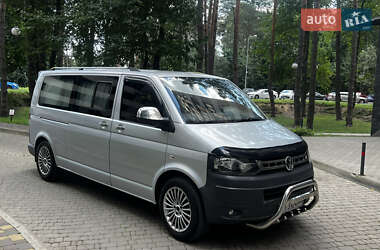 Минивэн Volkswagen Transporter 2010 в 