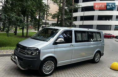 Минивэн Volkswagen Transporter 2010 в 