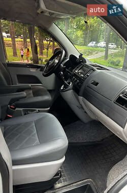 Минивэн Volkswagen Transporter 2010 в 