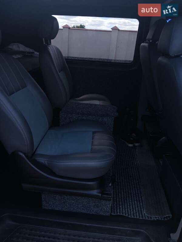Грузовой фургон Volkswagen Transporter 2013 в Черновцах