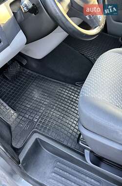Минивэн Volkswagen Transporter 2011 в 
