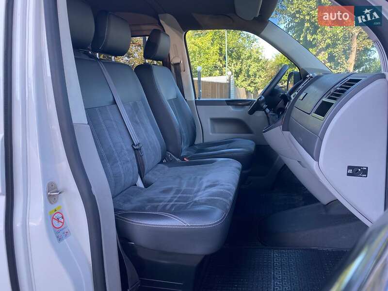 Грузопассажирский фургон Volkswagen Transporter 2013 в Киеве