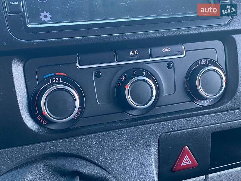 Грузопассажирский фургон Volkswagen Transporter 2013 в Киеве