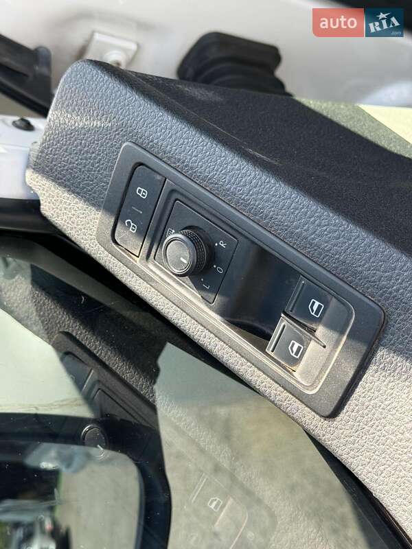 Грузопассажирский фургон Volkswagen Transporter 2016 в Виннице