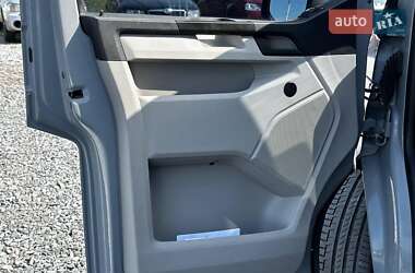 Минивэн Volkswagen Transporter 2016 в 