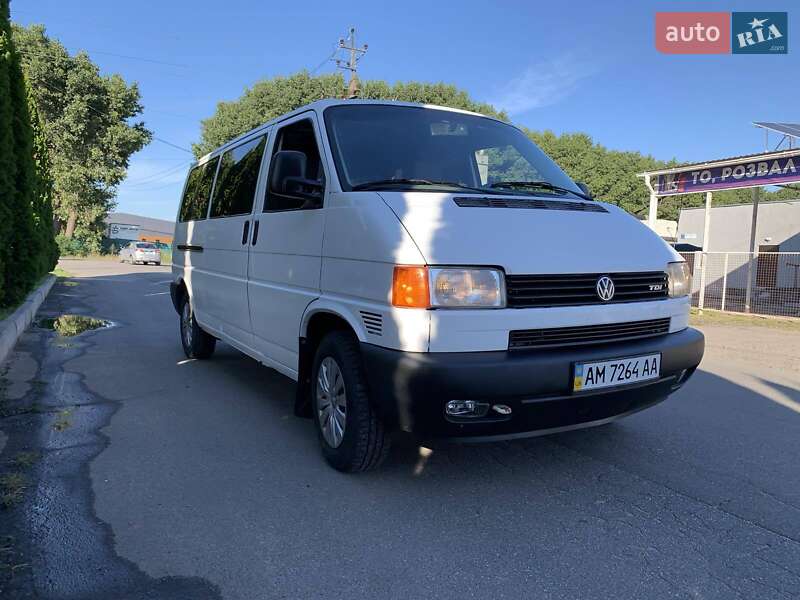 Минивэн Volkswagen Transporter 2000 в 