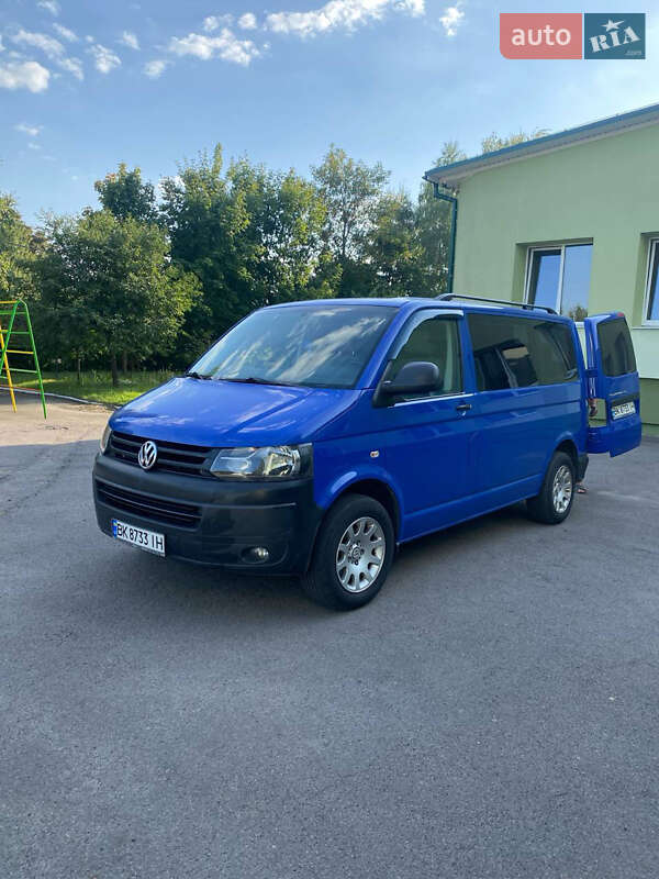 Минивэн Volkswagen Transporter 2010 в Ровно