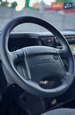 Грузовой фургон Volkswagen Transporter 1998 в 