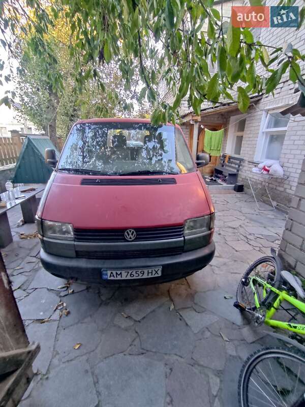 Мінівен Volkswagen Transporter 2001 в Хорошеві