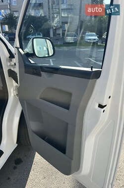 Мінівен Volkswagen Transporter 2012 в 