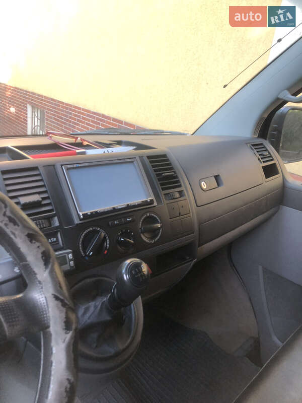 Минивэн Volkswagen Transporter 2006 в Черновцах