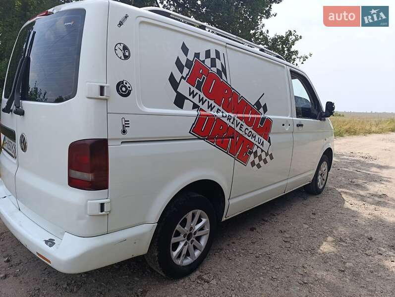 Грузовой фургон Volkswagen Transporter 2004 в Смеле