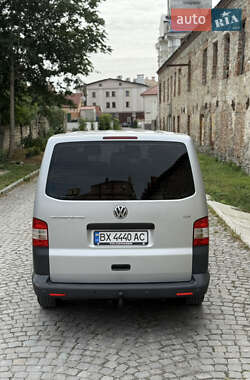 Минивэн Volkswagen Transporter 2011 в 