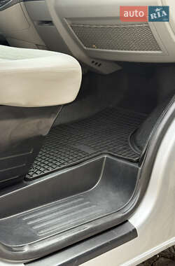 Минивэн Volkswagen Transporter 2011 в 