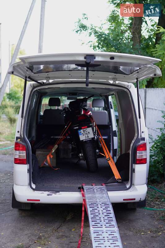 Грузовой фургон Volkswagen Transporter 2010 в Киеве