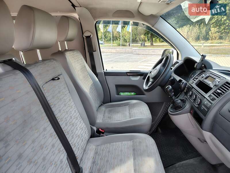 Грузовой фургон Volkswagen Transporter 2010 в Киеве