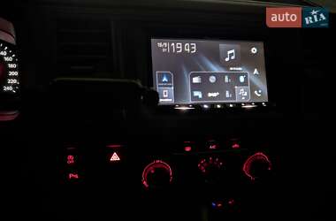 Минивэн Volkswagen Transporter 2018 в 