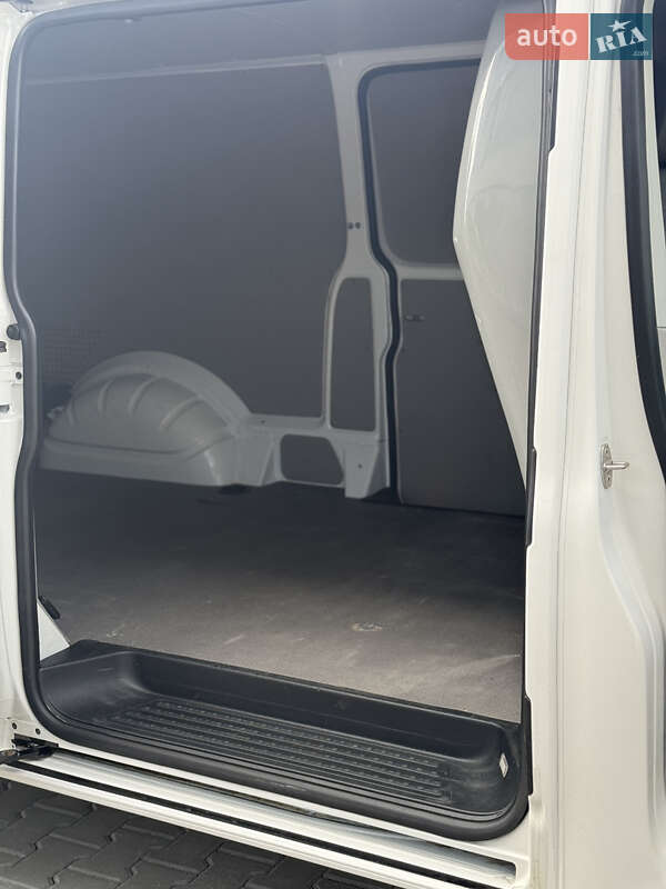 Грузовой фургон Volkswagen Transporter 2017 в Ровно
