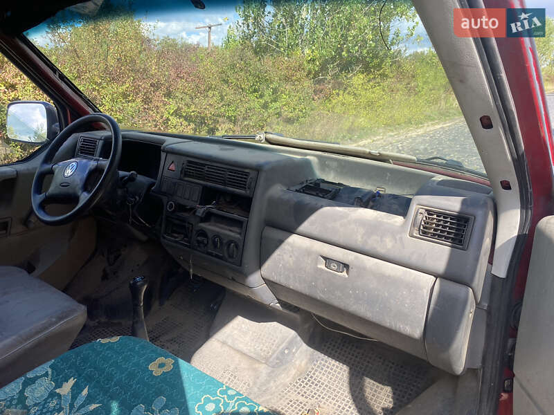 Грузовой фургон Volkswagen Transporter 1999 в Радивилове
