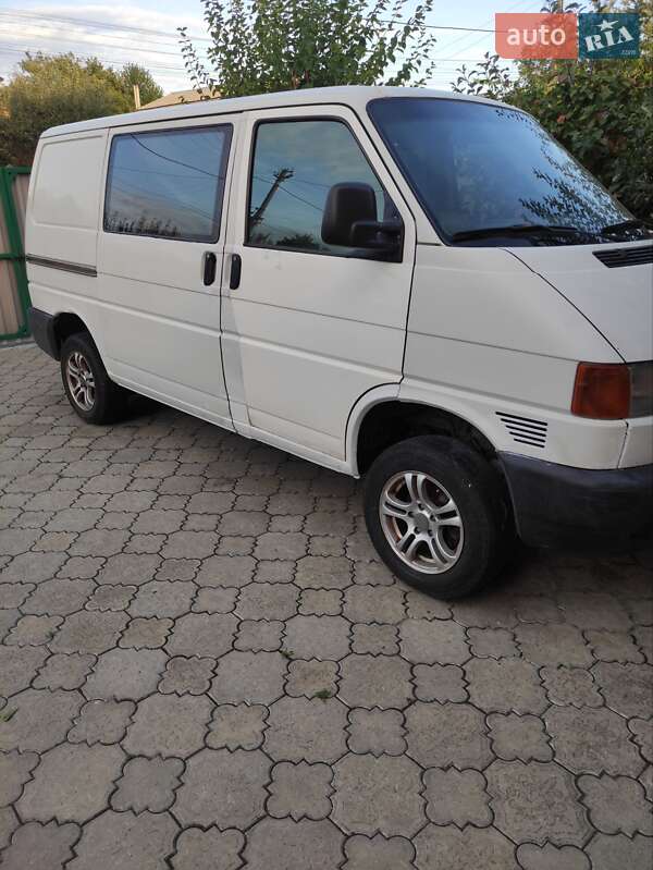 Грузовой фургон Volkswagen Transporter 2002 в Святопетровское