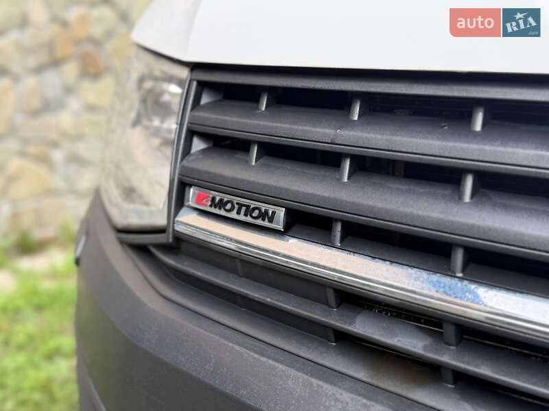 Грузовой фургон Volkswagen Transporter 2015 в Тячеве