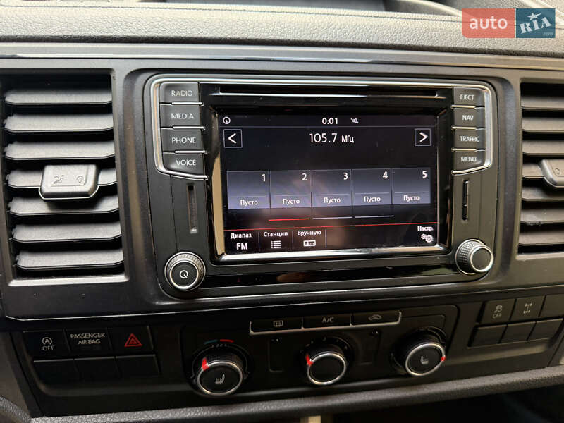 Грузовой фургон Volkswagen Transporter 2015 в Тячеве