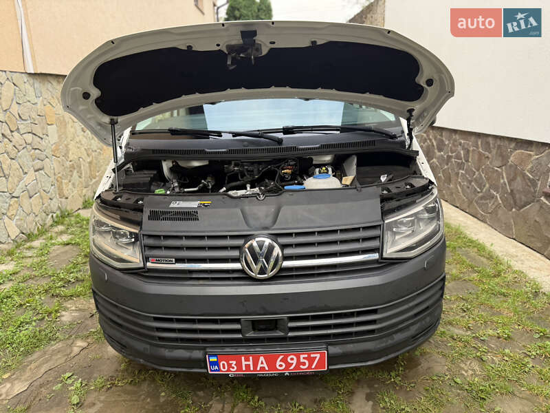 Грузовой фургон Volkswagen Transporter 2015 в Тячеве