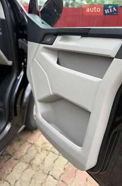 Минивэн Volkswagen Transporter 2016 в 